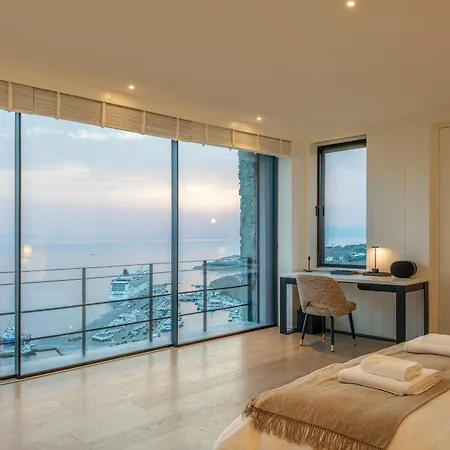 Silver Breeze Villa *